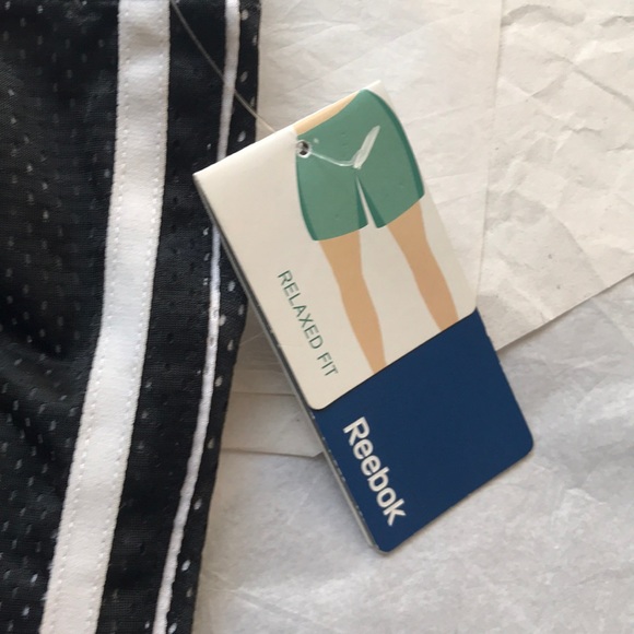 NWT Reebok Perforated Running Shorts XL Black/Wh - Picture 6 of 6